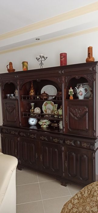 Móvel de sala de jantar antigo em óptimo estado