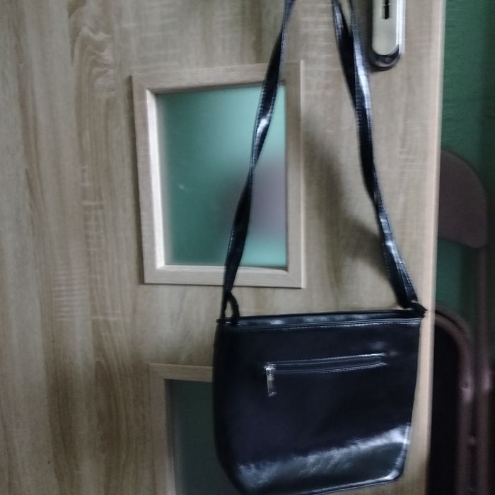 Torebka damska czarna ramię kieszenie przegródki