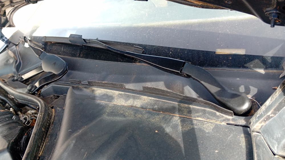 Haste / braço de escova limpa vidros frente esquerda MERCEDES-BENZ Cla