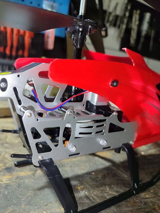 Продам вертолетик на радиоуправлении НА ЗАПЧАСТИ. НА ХОДУ.