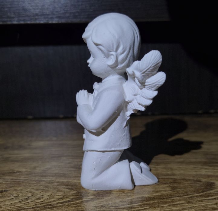 Modlący się aniołek