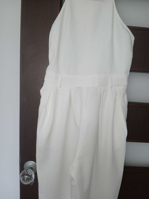 Biały elegancki kombinezon PrettyLittleThing XS/S