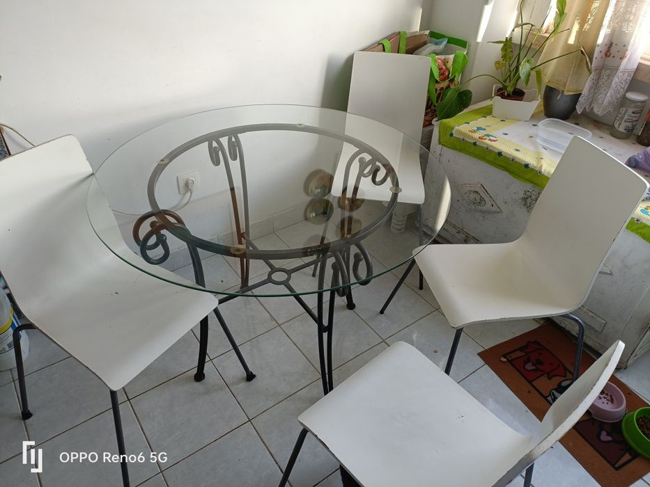 Mesa de vidro + 4 cadeiras