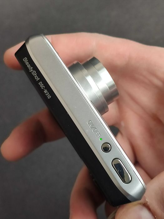 Цифровий фотоапарат Sony Cyber-shot 12.1 MP