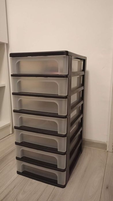 Regał plastikowy z szufladami