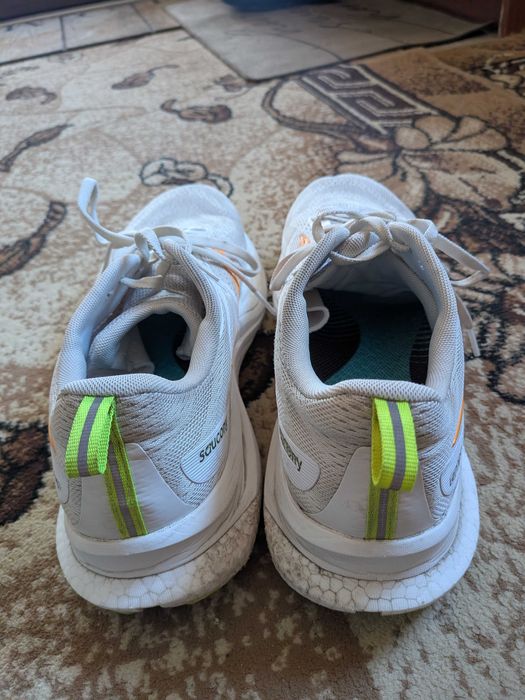 Бігові кросівки saucony tempus 2