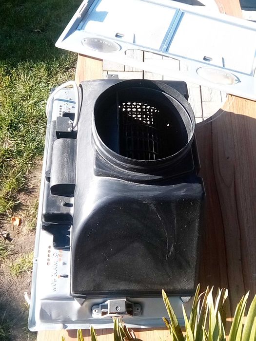 Pochłaniacz pod zabudowę.