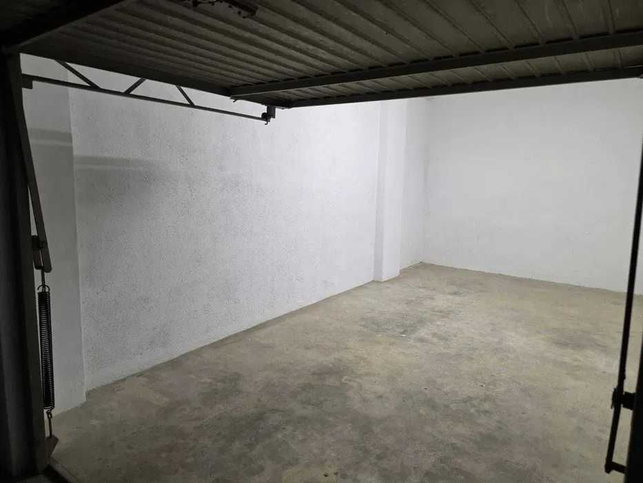 Garagem Fechada Box (junto a Telepizza Santo Ovídio)