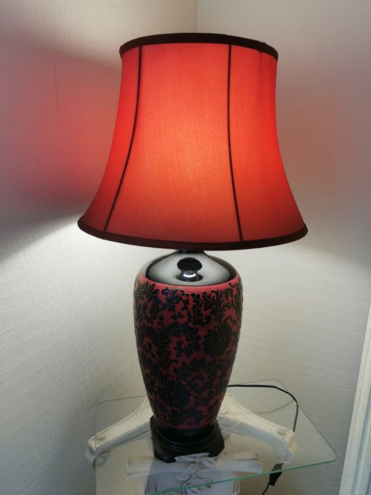Lampa duża stojąca (komoda, konsola, postument itp)