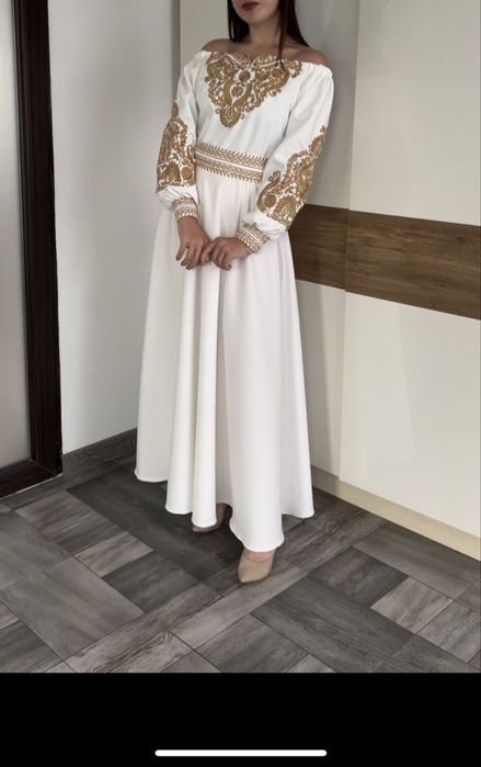 Вишиті сукня.