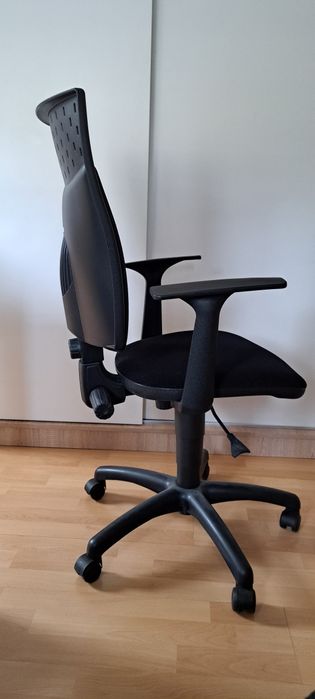 Fotel/Krzesło biurowe obrotowe Agata Meble czarne
