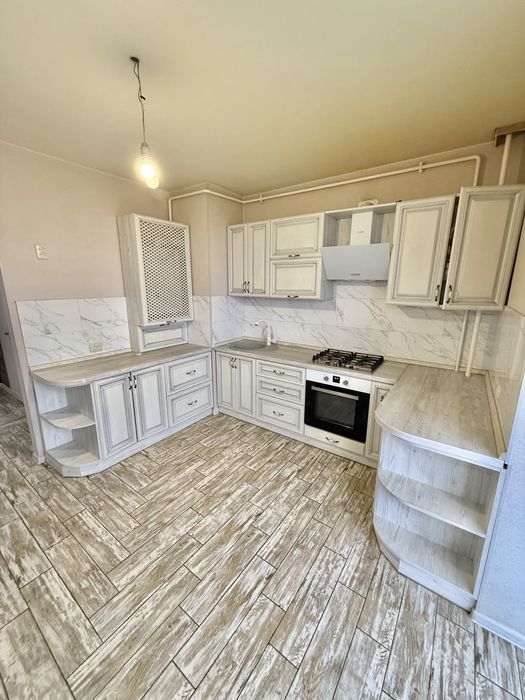 Продаж квартири Леваневців