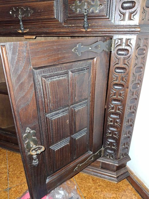 Movel de canto com prateleiras e arrumação