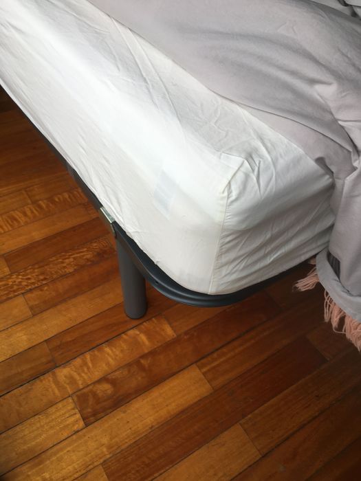 Colchão e estrado com pés - novo