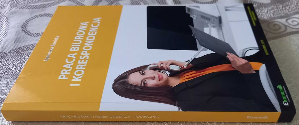 Praca biurowa i korespondencja