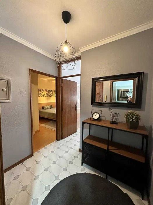 Arrenda-se apartamento, T1. totalmente mobilidade, com ar condicionado e pronto a habitar
