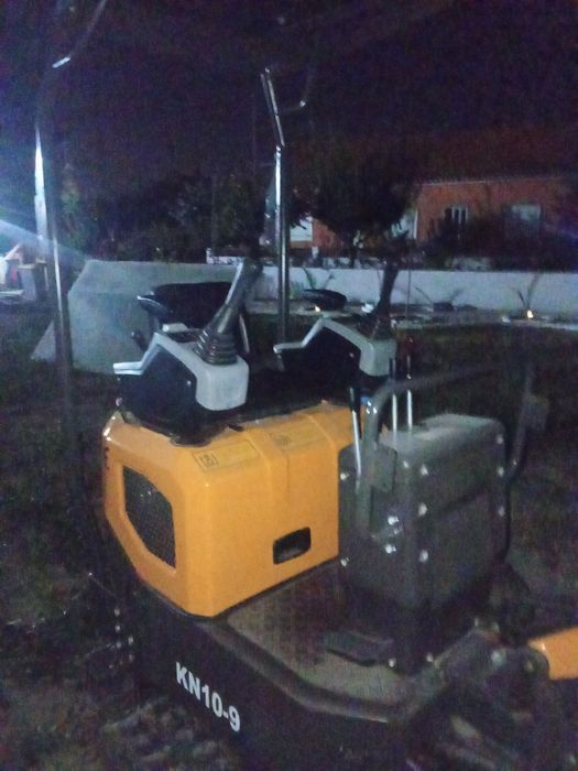 Alugo mini giratória 120€ dia