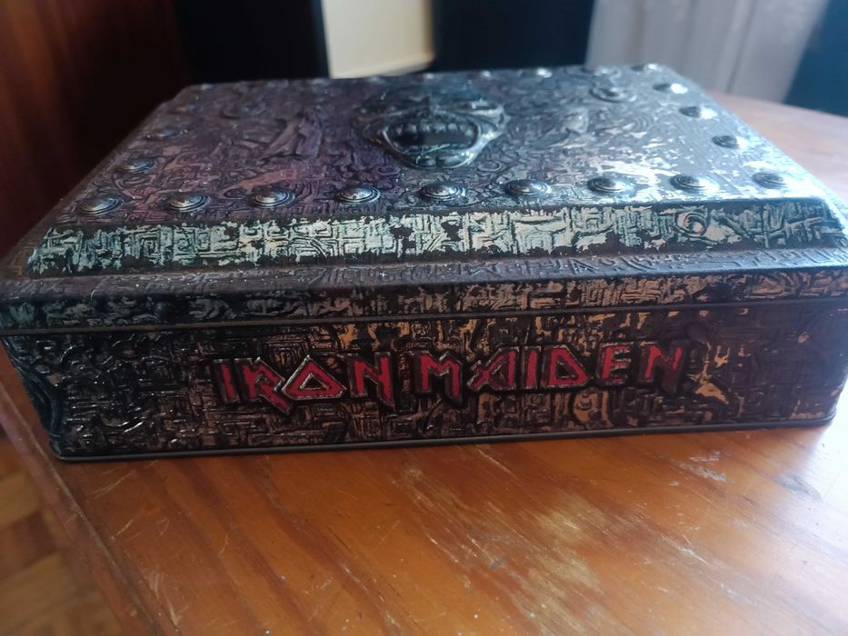 Caixa de Colecionador Iron Maiden, com 3 CD's