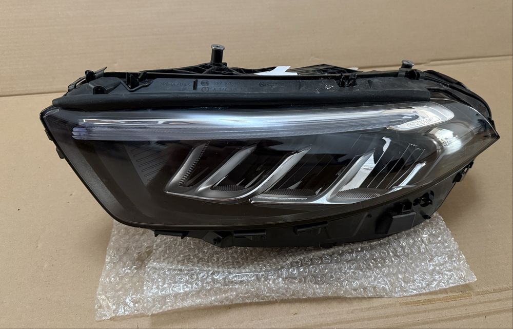 Farol Dianteiro Direito LED Mercedes Classe A W177