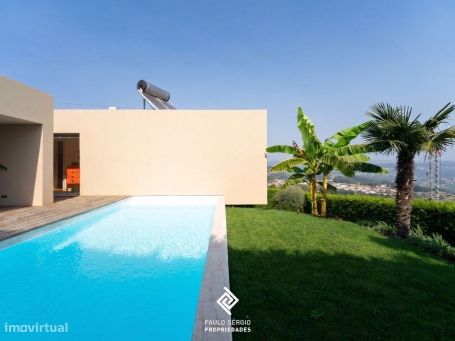 Moradia T3 espetacular com piscina e vista deslumbrante, a 10min do...