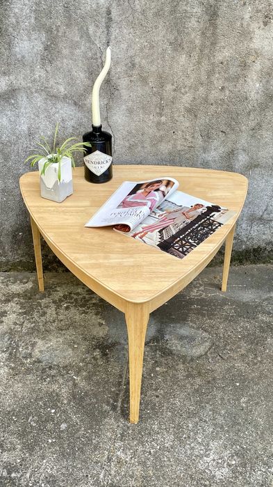Retro-Style Guitar Pick Side Table64740813708546120
