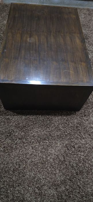 Mesa de sala de estar em madeira maciça