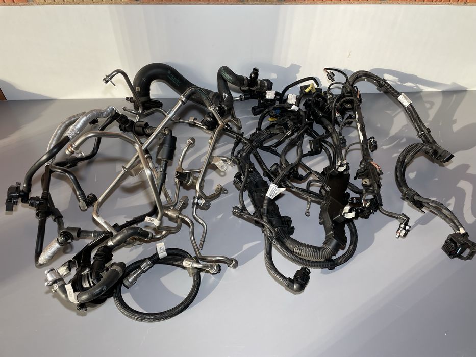 Патрубки шланги системы охлаждения и подачи топлива мотора s58b30 BMW