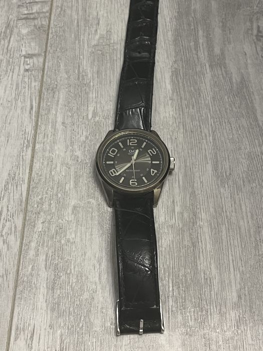 Продаю класичний наручний годинник Q&Q