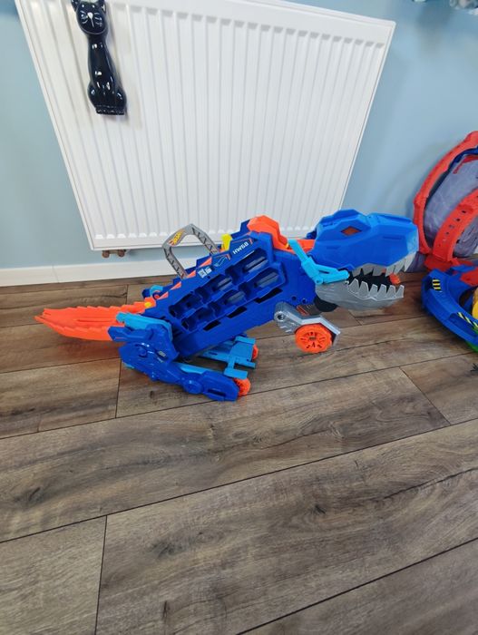 Hot wheels mega transporter t-rex/duży