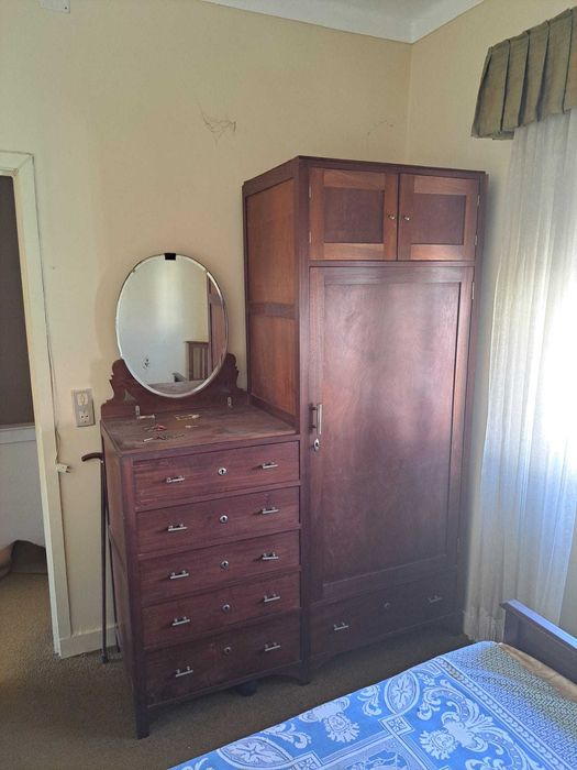 Roupeiro vintage com comoda e espelho