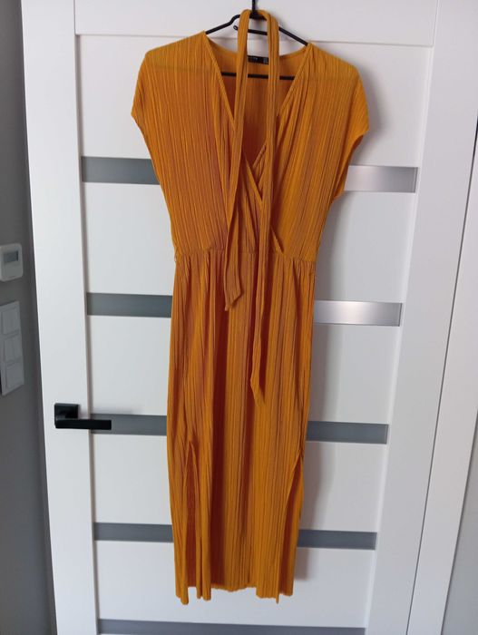 Sukienka letnia długa midi żółta musztardowa z paskiem S 36 Bershka