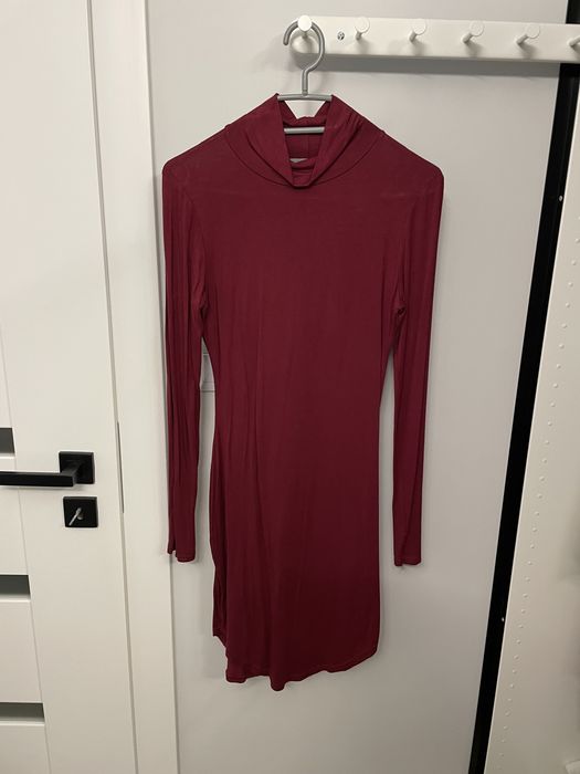 Bordowa krótka sukienka z półgolfem r.34