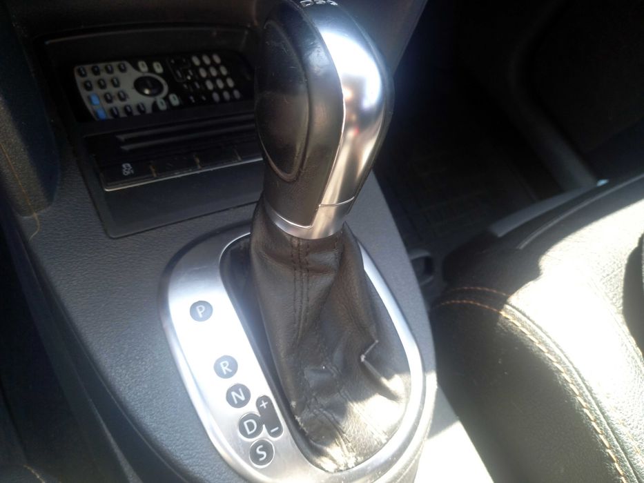 Volkswagen Touran 2011  2.0D AT (140 к.с.) Стан -Хороший.!