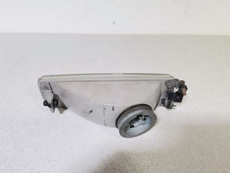 halogen lampa przeciwmgielna prawa opel senator b 87-93 301132042 hella