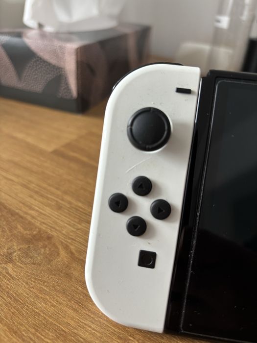 Nintendo switch oled + grip i etui skull&co