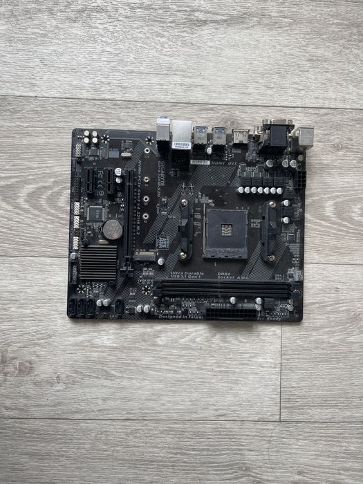 Gigabyte a320m материнська amd  am4+