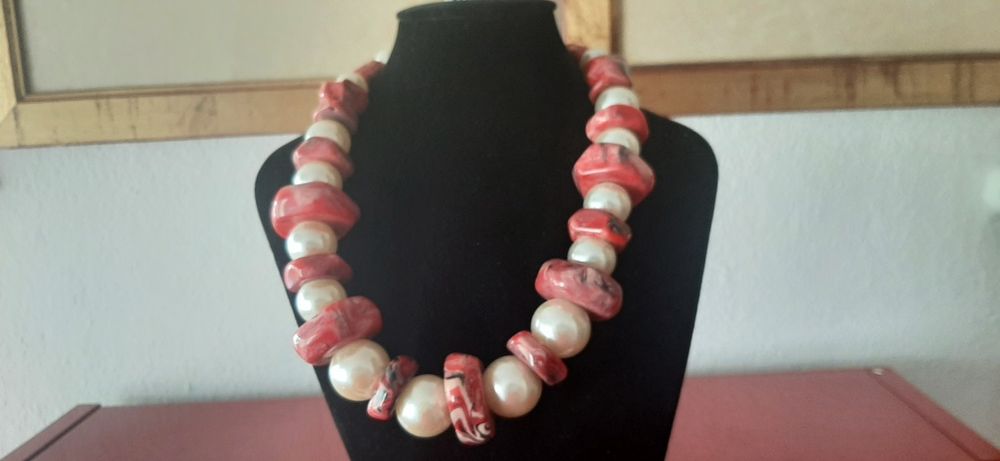 Colares novos  com etiqueta