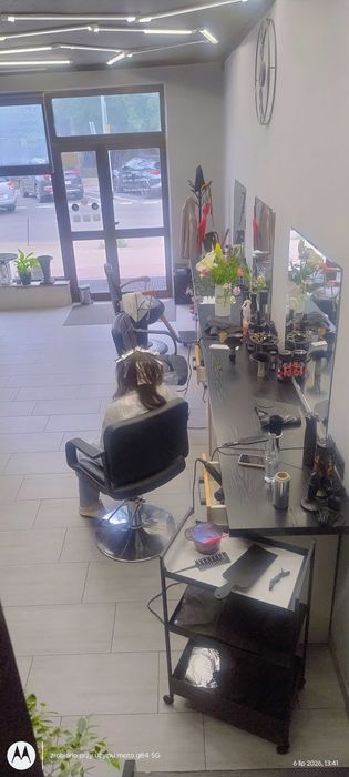 Sprzedam wyposażenie salonu plus bojler 80 l