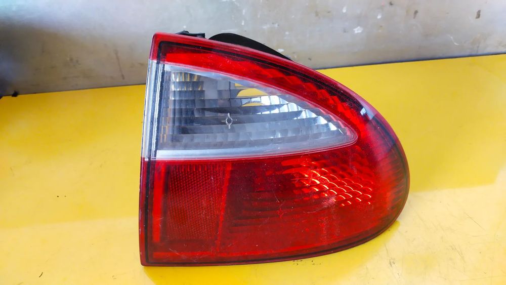 SEAT LEON I 99-05 LAMPA PRAWA TYŁ TYLNA