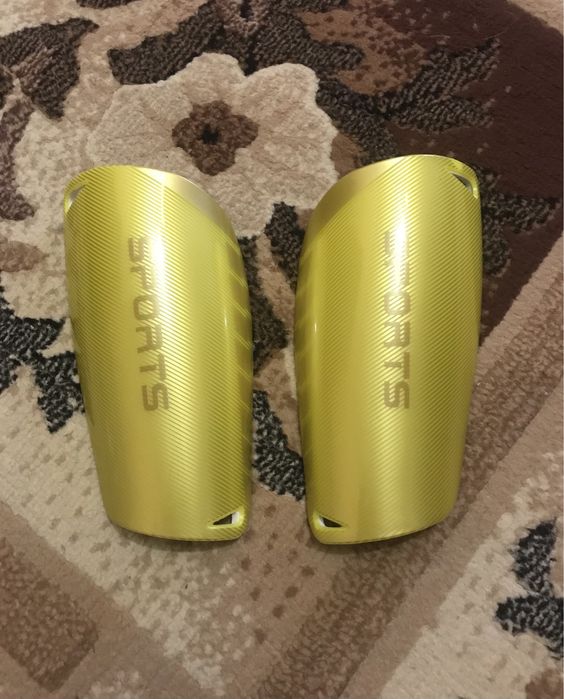 Футбольние щитки