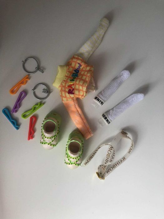 Ubranka, buty i dodatki do lalki Rainbow High zestaw