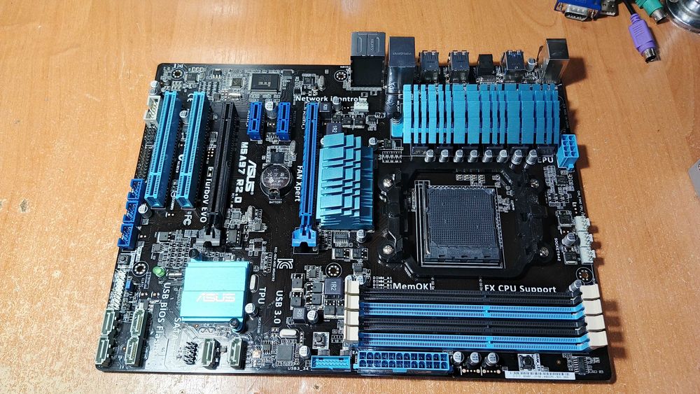 Материнская плата под ремонт HD6870/1151/AM3+/1155/1150(РАДИАТОРЫ)