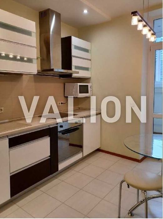 Продаж 2к.кв. вул.Шептицького 10, м. Лівобережна