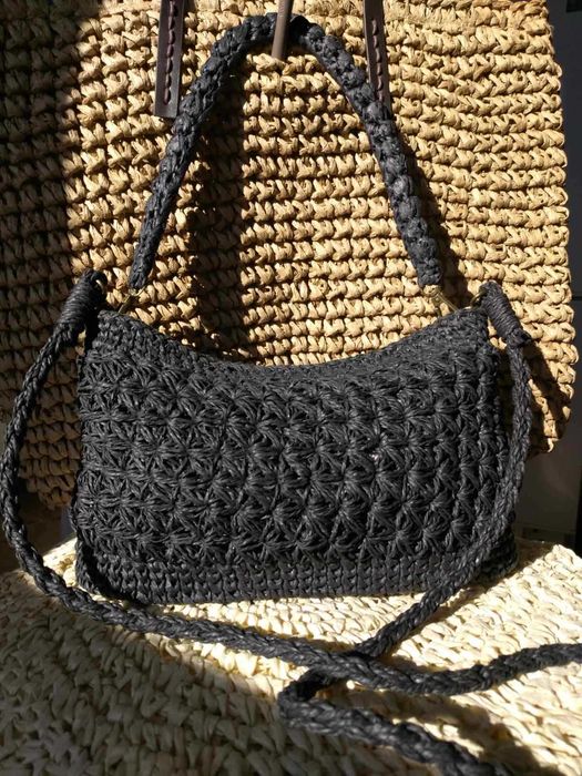 Чорна сумка/сумочка ручної роботи з рафії/плетена/в'язана гачком