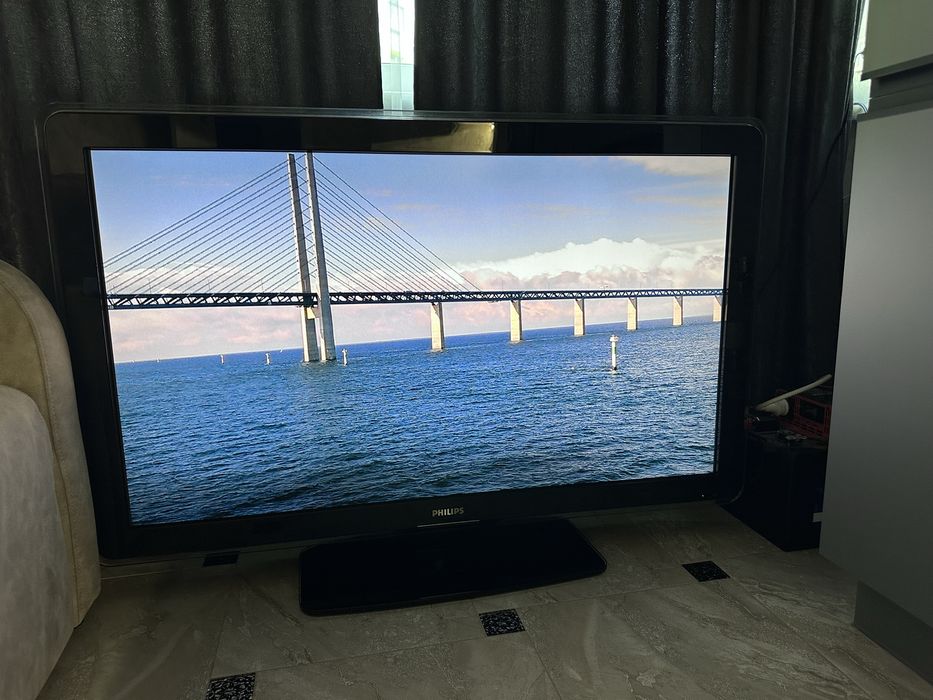 Продам телевізор Philips 52PFL7203H/10