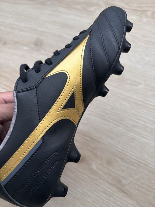 Nowe buty piłkarskie / korki Mizuno Morelia II Club - r. 42 (27 cm)