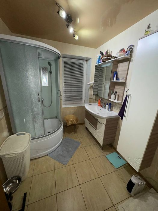 Дом на Ясногорке 4 комнаты до 6 человек не более.