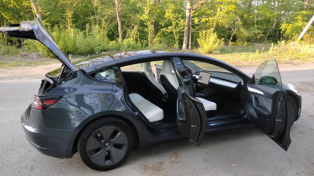 Продам Tesla Model 3 2021