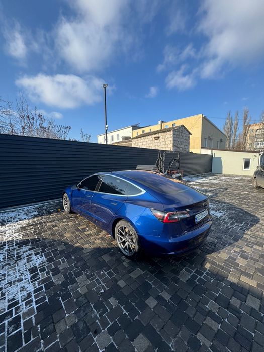 Продаю ТЕСЛУ  3 2018 год