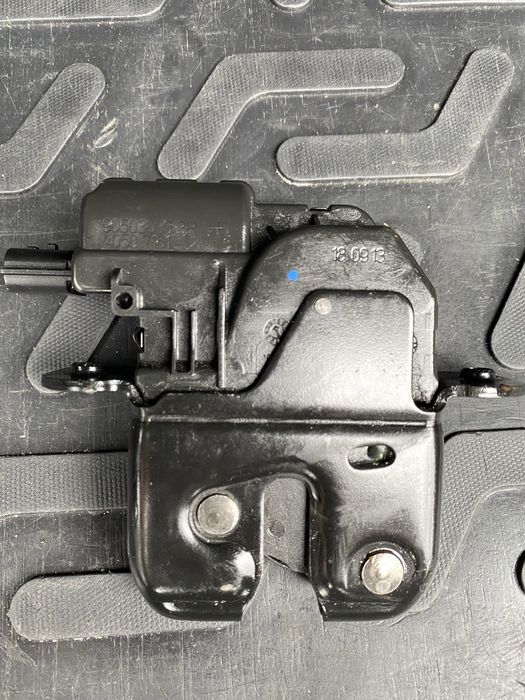 Замок багажника Renault Fluence